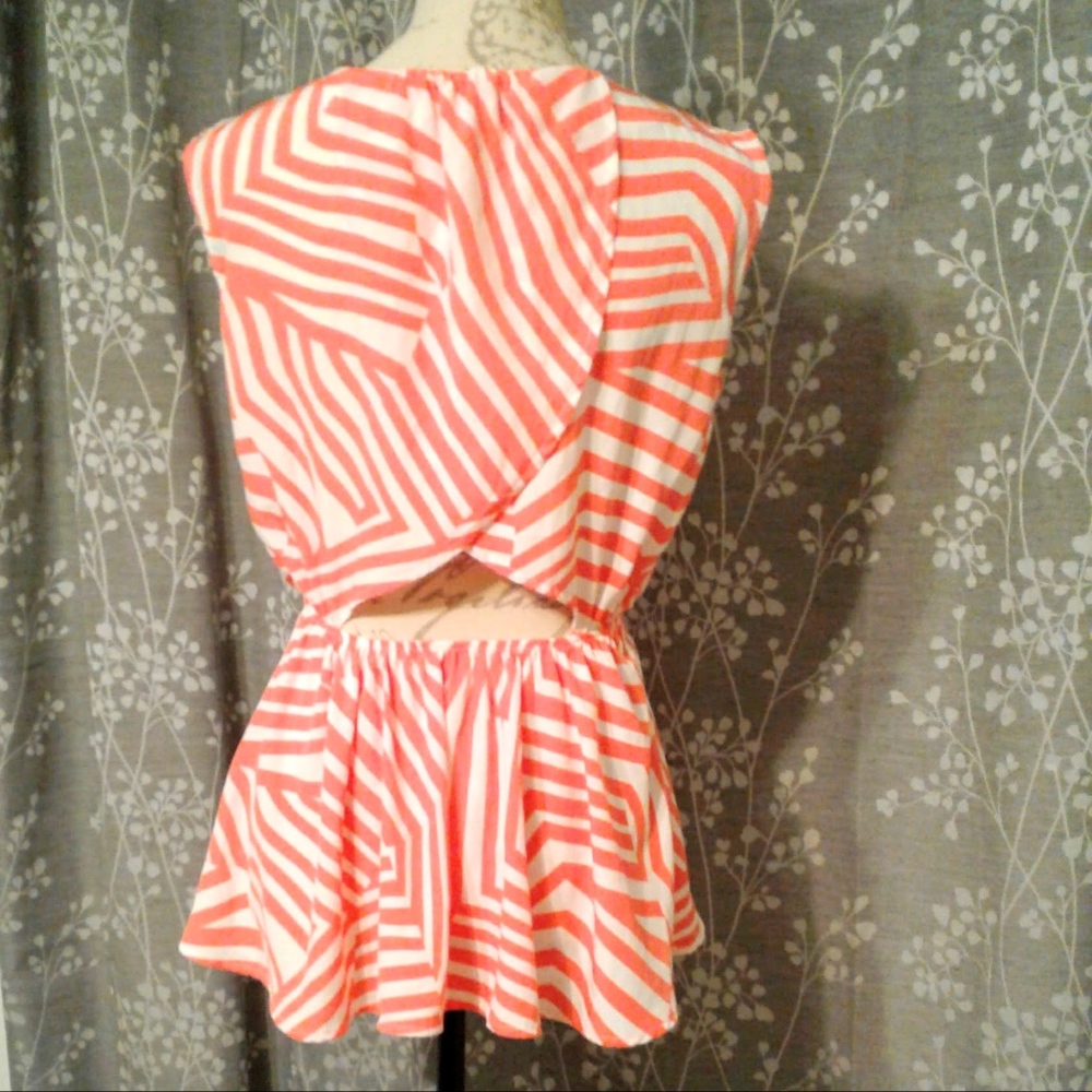 Clearance🔴 Paper Crane Peplum Peek A Boo Back - Picture 4 of 5